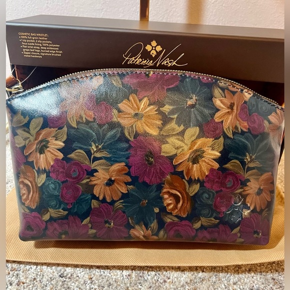 Patricia Nash Handbags - NWT Patricia Nash Aritzo Wristlet/Cosmetic Bag in Gift Box Peruvian Painting